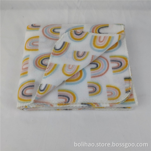Den bästa kvaliteten anpassade storlek och logotyper filtfleece stock mikrofleece säng filtar super mjuk mysig